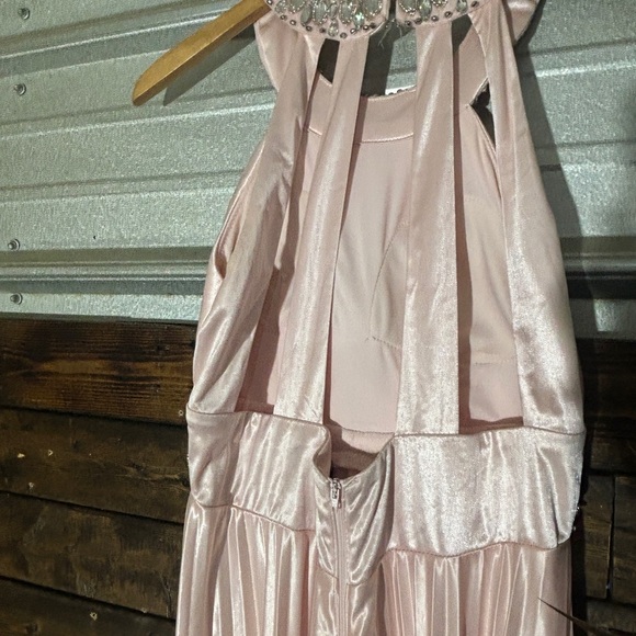 Lovely Pale Pink formal pleaded dress. - Picture 5 of 7